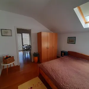 Nena 2 Apartman Sukosan