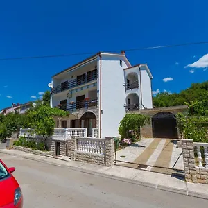 https://apartment-ankica-crikvenica-51260.primorje-gorskikotar.com
